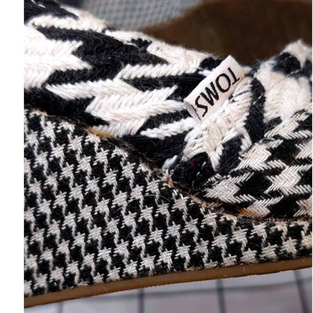 TOMS~Scottish Houndstooth PeepToe Wedge~Black & White Houndstooth Pattern~Size 6